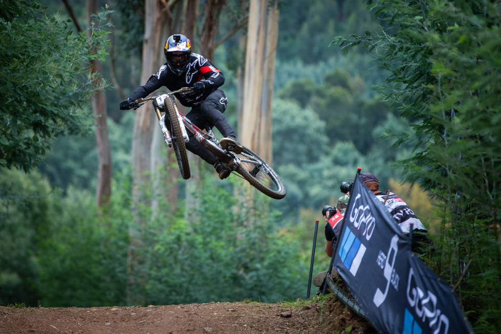 NUMMER TO: Aaron Gwin har 20 verdenscupseiere totalt i karrieren. Vil ha ta igjen Minnaar? Foto: Uci Aaron Gwin