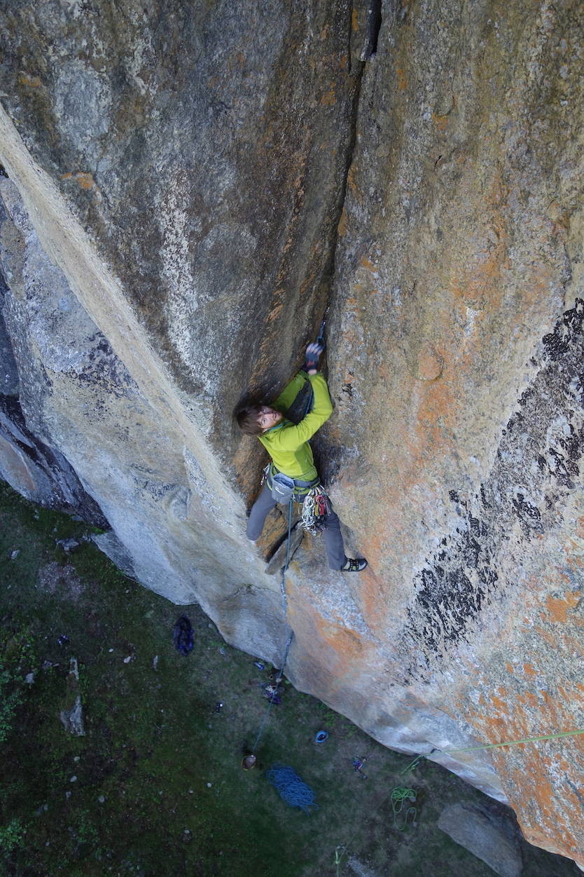 Håkon Wegge på den estetiske linja Pump-o-Rama (8) på Stiberg. Foto: Steven Van Dijck pump o rama pump climbing klatring