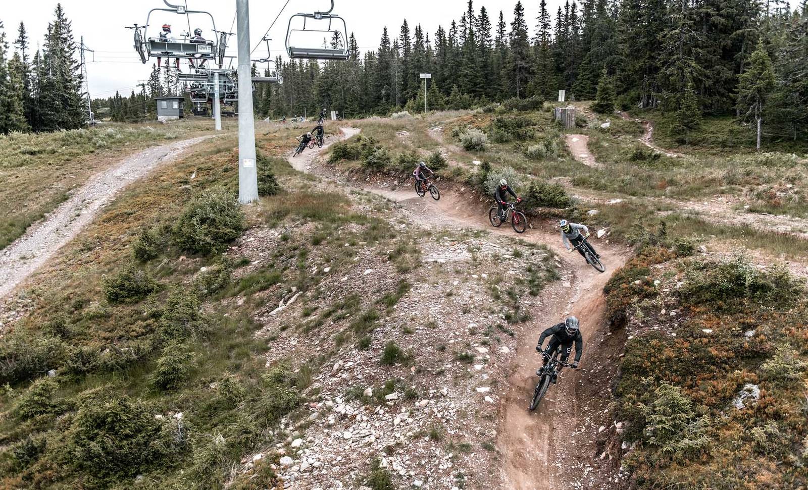 FLERE GJESTER: Hafjell Bike Park kan så langt i sommer vise til solid økning i antall besøkende. Foto: Gisle Johnsen hafjell bike park