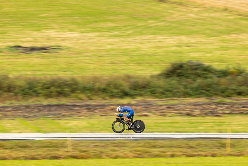ALENE: Hans Christian Tungesvik underveis på rekordforsøket. Foto: Sylvain Cavatz Hans Christian Tungesvik rekord på 200km TT