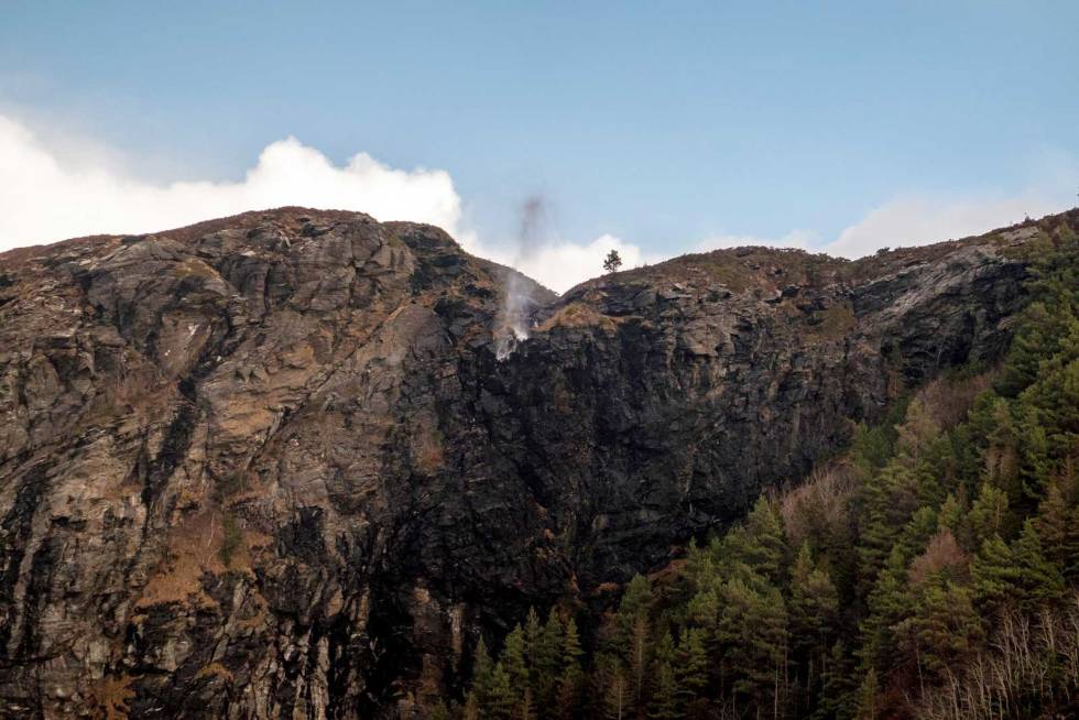 Værtegn i vest: Du veit det blåser når fossen går oppover. Harejakt-på-Askrova-5