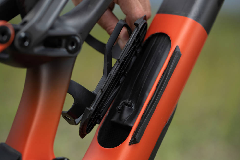 STØRRE: SWAT-kammeret er nå forstørret for å gi plass til en egen vannblære. Specialized Stumpjumper EVO 2021