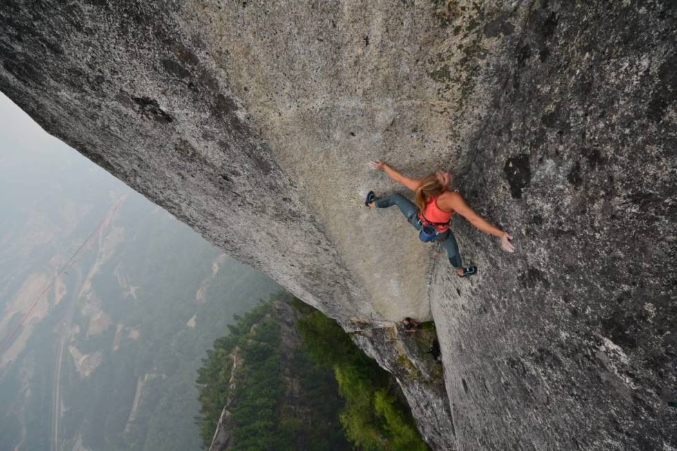 Hazel Findlay på førstebestigningen av "Tainted Love" 5.13d / 8b i Squamish, Canada. Hazel Findlay i Squamish
