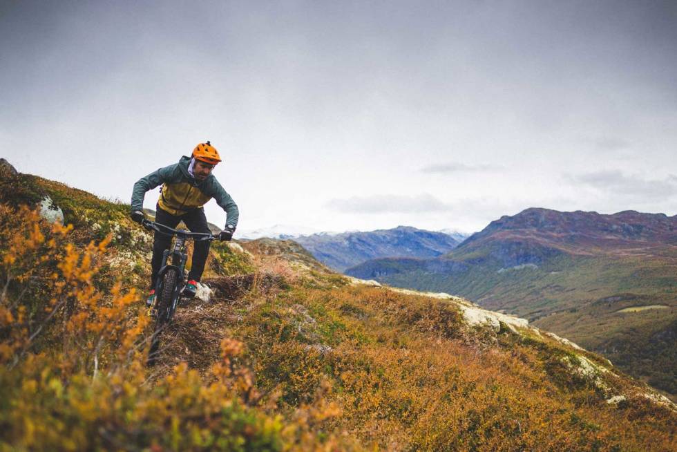 ENTUSIAST: Jonas Olsson er en av de ivrigste lokale syklistene i Hemsedal, og har jobbet mye med vedlikehold av de naturlige stiene. Hemsedal-stisykkel-3