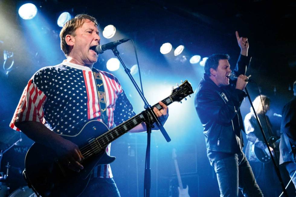 ROLIGERE: Henning Andersen (t.v.) under en konsert i forbindelse med X Games. Han ser for seg å bruke mer tid på musikk i fremtiden, som er en av hans store hobbyer når han ikke arrangerer actionsportkonkurranser. Bilde: ESPN Henning-Andersen-3