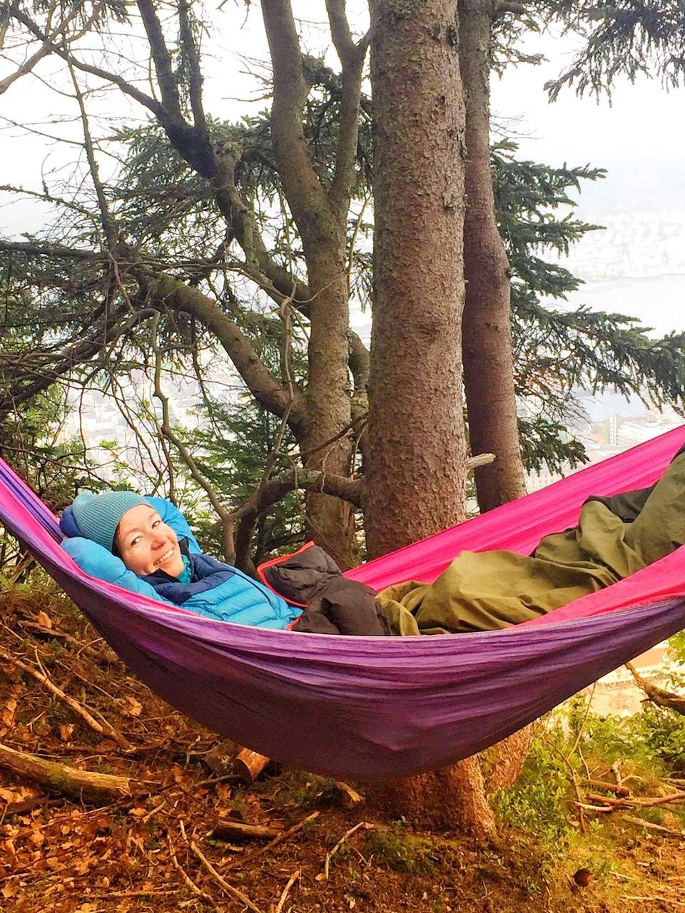 Henriette sover best ute og helst i hengekøya. hengekøye-boom