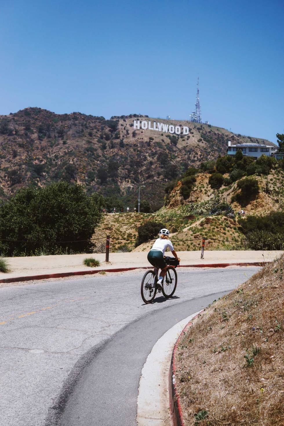 Turist: Sightseeing ved en av de mange bakkene i Hollywood. Highway-1-California-på-sykkel-11