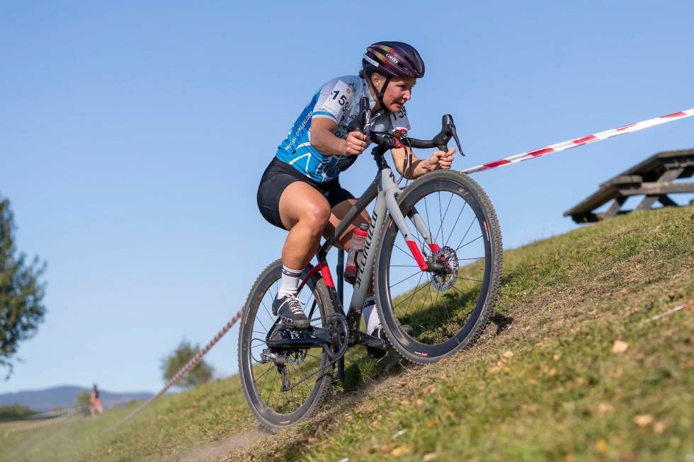 DEBUTANT: Hildegunn Gjertrud Hovdenak debuterte til seier i Norway Cross med lånt sykkel. Foto: Ola Morken Hildegunn Gjertrud Hovdenak vant Norway Cross