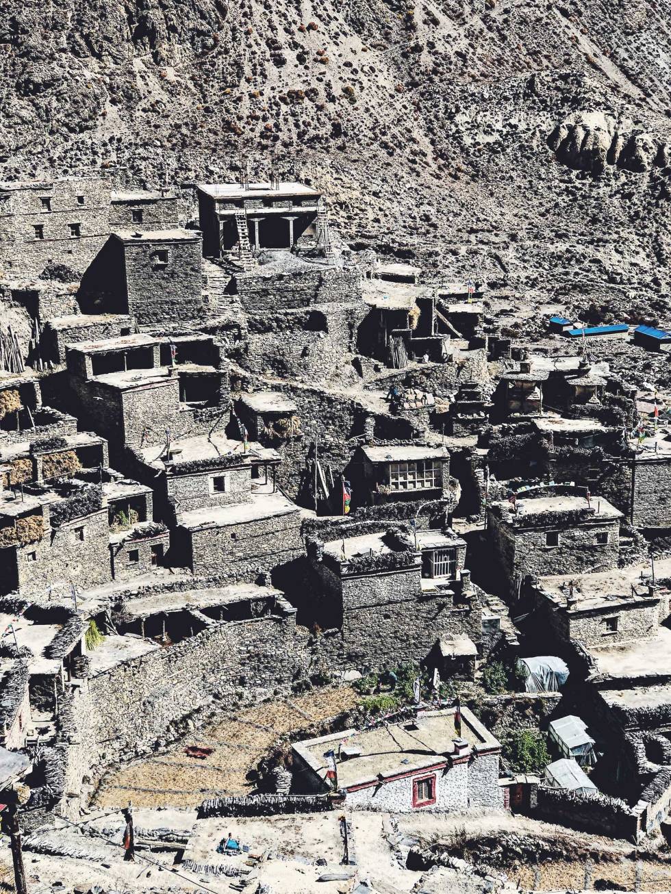 Phu-landsbyen: Phu består av 70 innbyggere som lever av landbruk og selvhushold. Håpet er å tjene nok penger til å sende barna på skole. Himlung-Himal-Nepal-3