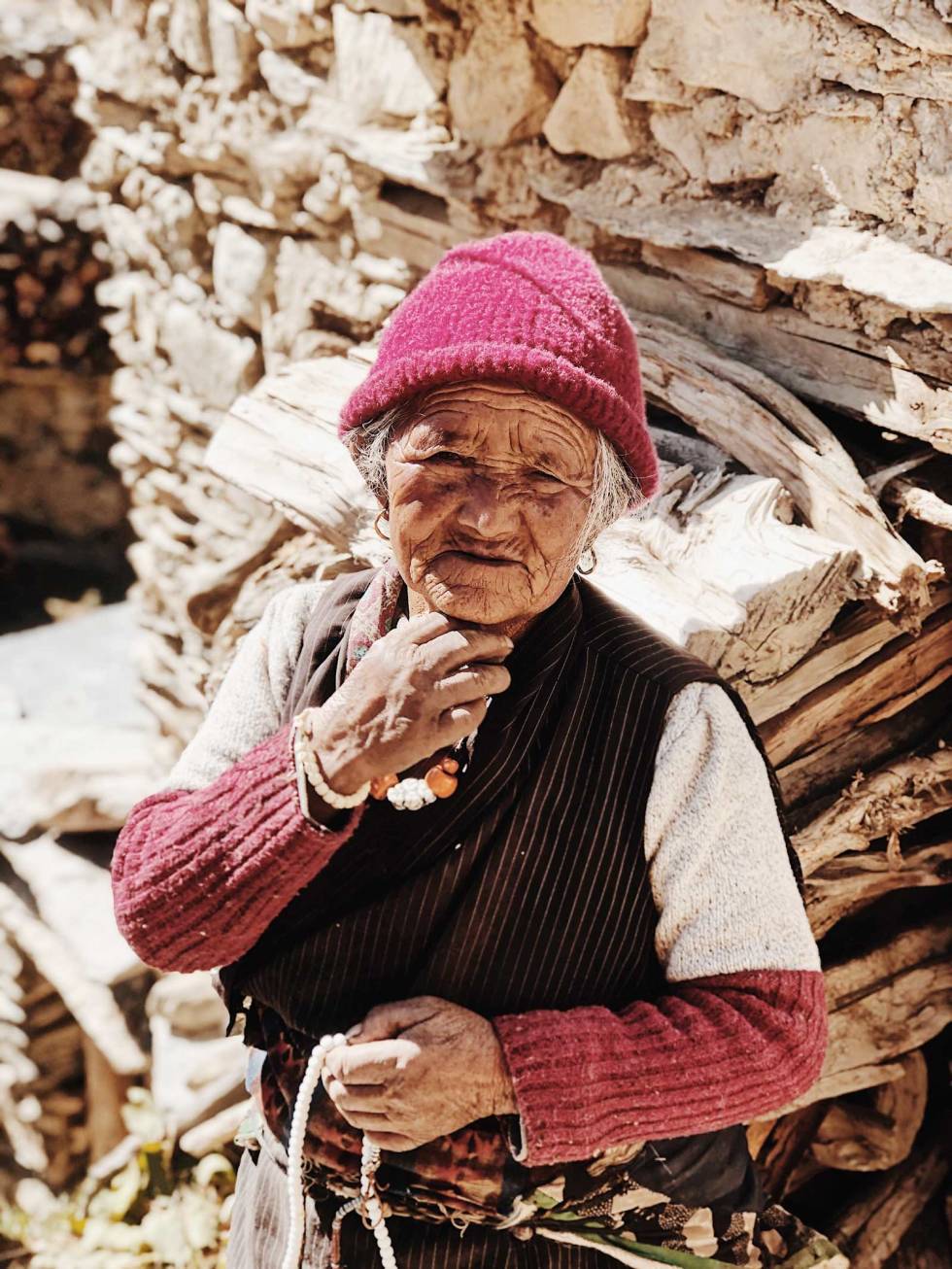 FOLKEMØTENE: Det er alltid kjekt å få møte på de lokale, om hilser oss med vennlighet og gjestfrihet. Himlung-Himal-Nepal-4