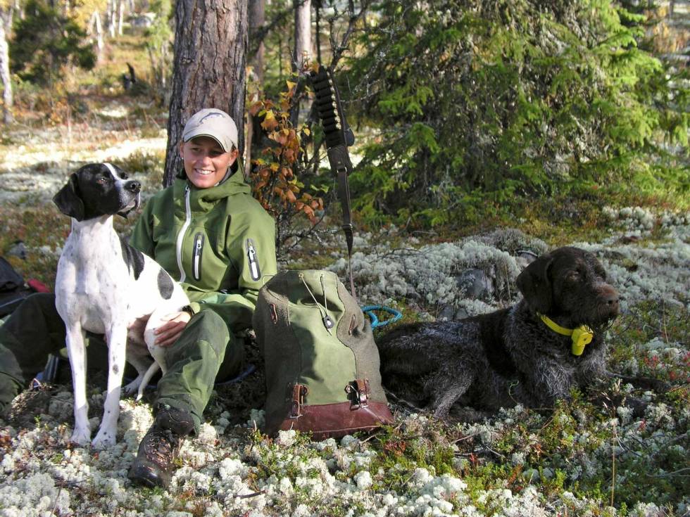Store skoger: Karianne i ung alder med sin første pointer på jakt i Rendalen, her også bistått med fars vorsteher Kahn Hjortejakt-3