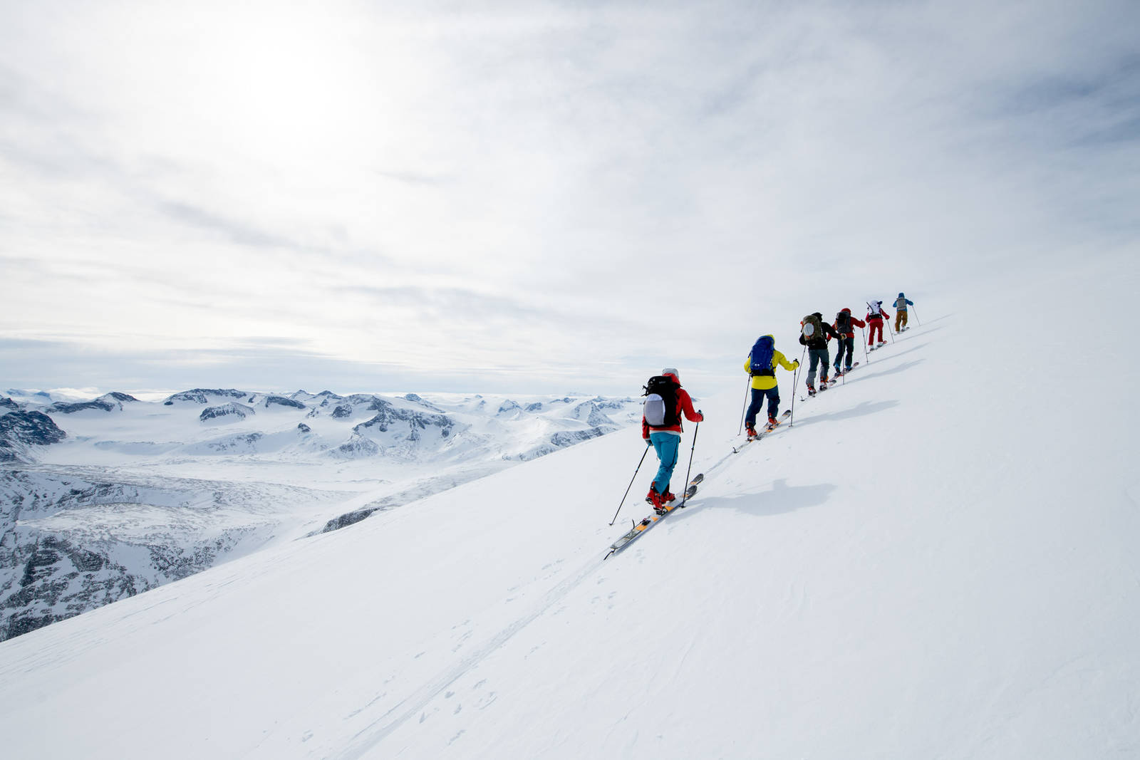 ROLIG: Dagen til Glittertind omtales ofte som hviledagen på Høgruta i Jotunheimen. Det er likevel 1100 høydemeter som skal gås. Bilde: Hans Kristian Krogh-Hanssen Topptur på Glittertind