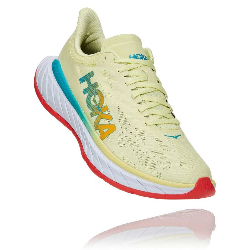 TIL LENGRE LØP: Hoka har to karbonsko i kolleksjonen. Carbon X har mest demping og noe høyere vekt enn Rocket X Hoka One One Carbon X2
