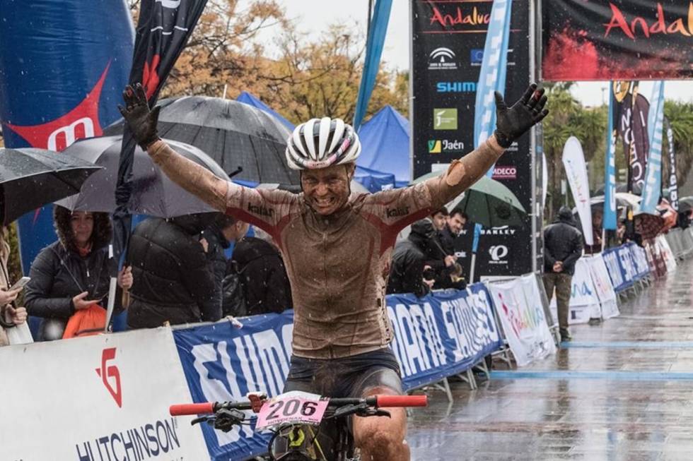 MOTIVERT: Hildegunn Gjertrud Hovdenak sykler i disse dager Andalucia Bike Race, som hun har vunnet sammenlagt to ganger første gang i 2018 (bildet). Det spanske etapperittet inngår i den nye UCI Marathon Series. Foto: Andalucia Bike Race UCI Marathon Series