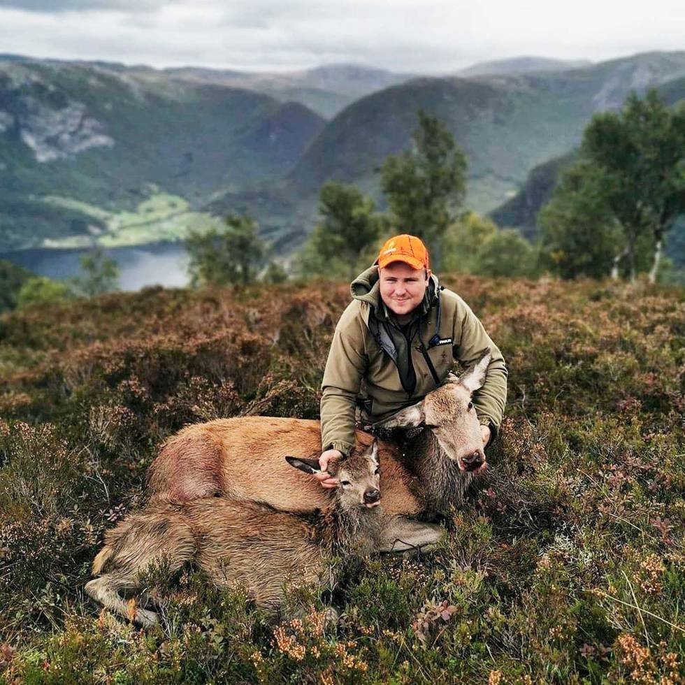 @hunting_norwegen: Number 3 and 4 this season #huntinglife #jakthund #browning #lyngdaljaktogfiskesenter #hjortejakt #jeger #swazinorge #outdoorlife #vestlandet #rifle #normahunting hunting-norwegen