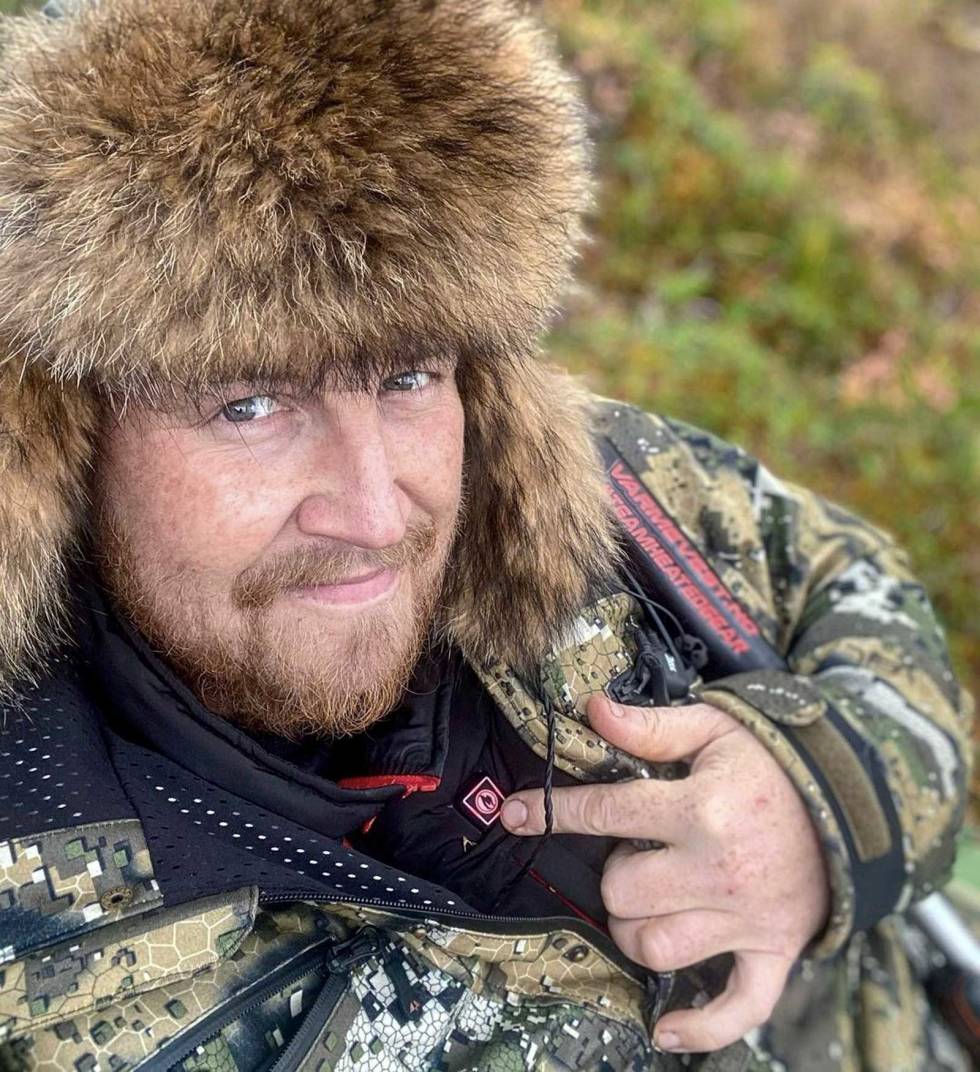 @huntingwithneg: Trives best som hundefører, men når jeg sitter på post er det knall med @varmevest for å holde varmen. Den er også god å ha for å holde varmen når det er pause i «gåingen» #holdvarmen #jeger #jakt #norskelghundgrå #swedteam #hauskenlyddemper #hunting #norgesjakt #hunter #elgjakt #elgjakt2020 huntingwithneg