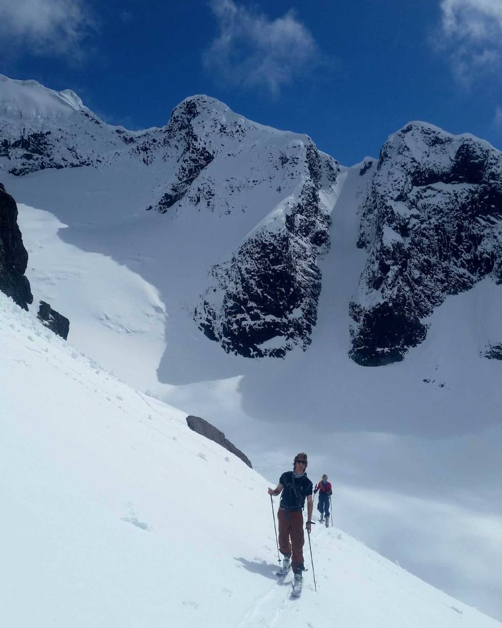 KLASSIKER: Det er ikke uten grunn at nordrenna fra Austabotntind er en av de mest populære rennene i Hurrungane. Lang, brei og bratt. Foto: Vebjørn Enersen Austabotntind