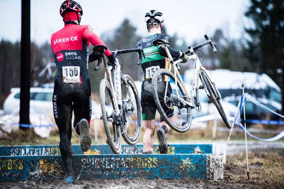 GJØRMEBAD: En CX er laget for sykling i slike forhold. Den er ikke optimal til så mye mer. Foto: Henrik Alpers. cyclocross spikkestad