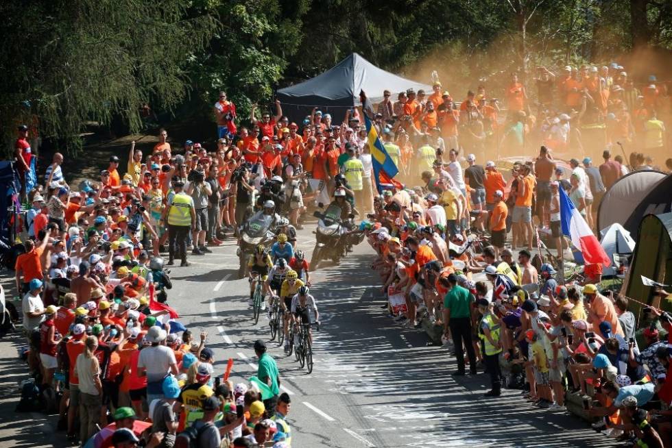 VERDENS STØRSTE ÅRLIGE SPORTSARRANGEMENT: Tour de France er en enorm hendelse. Her fra Alpe d'Huez i 2018. Foto: Cor Vos hva er en grand tour - tour de france, alpe d'huez