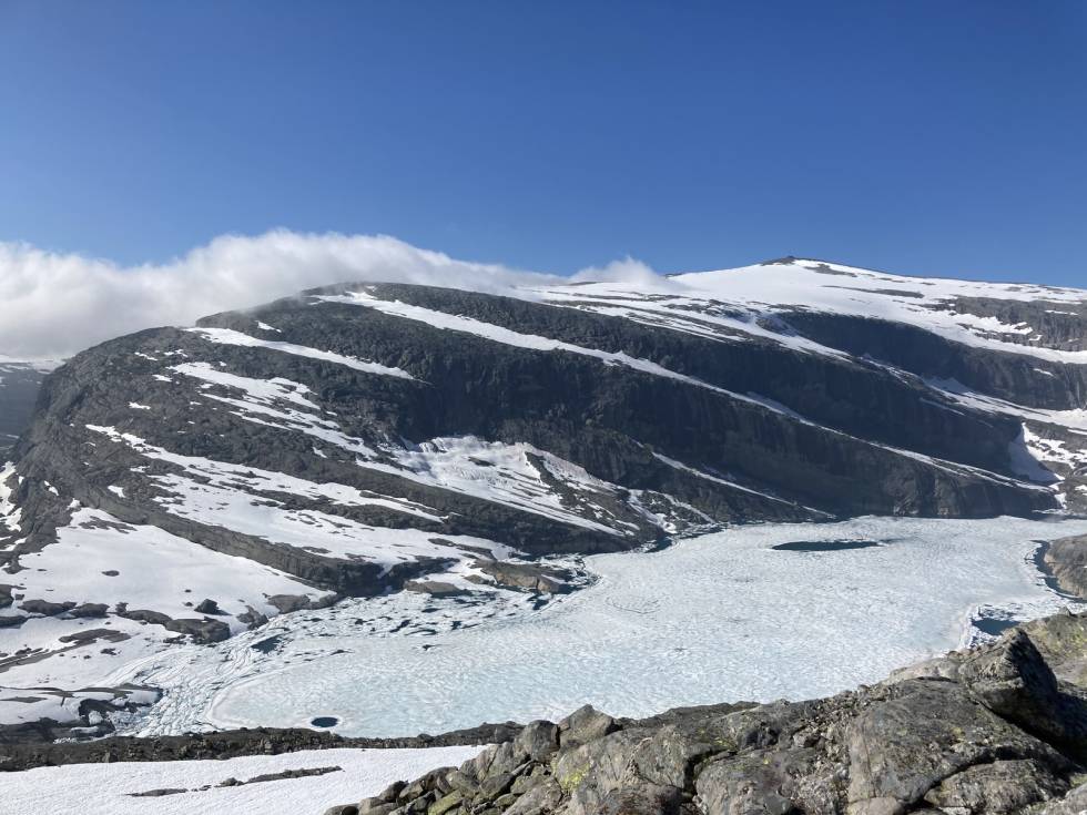 STILIG SKUE: Hyllene opp til toppen av Gjegnen. Foto: Sunniva Sørheim hyllene ved Ålfotbreen