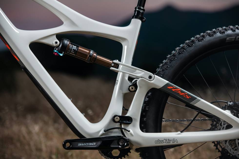 GENIERKLÆRT: Dave Weagles DW-link gir en fulldempere gode egenskaper både oppover og nedover. Ibis Mojo 4 DW Link