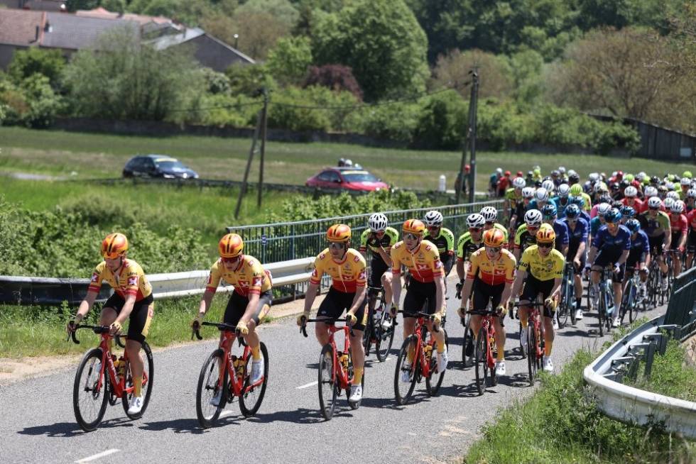 KONTROLLERTE: Uno-X tok ansvar med rittets leder og kontrollerte feltet på den andre etappen. Foto: Mario Stiehl idar andersen uno-x pro cycling tour de la mirabelle 4