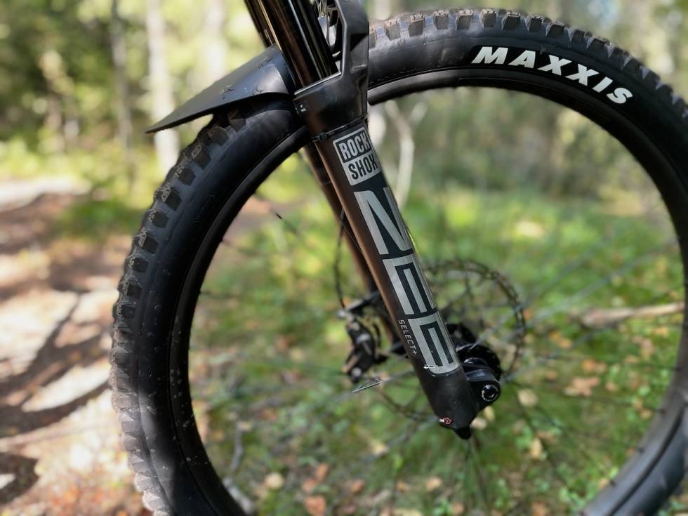 NOT DEAD: Zeb's not dead, baby. RockShox-versting-gaffel byr på 170 mm vandring. GT Force Carbon 2022