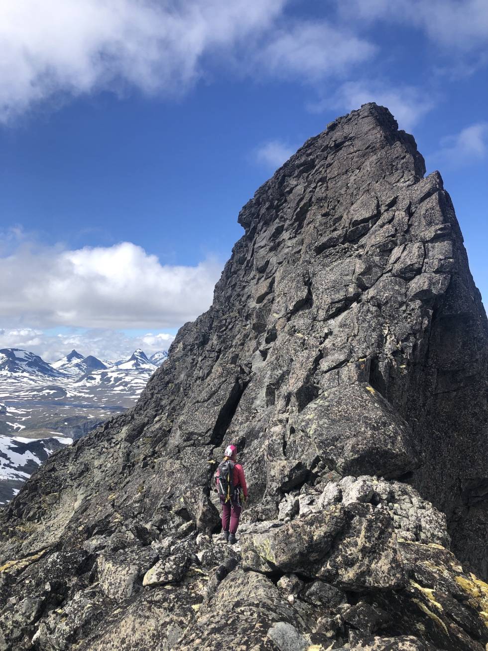 Opptaket mot Midtre Knutsholstind. Foto: Sebastian Namork Knutsholstindtraversen, Bygdin, Gjende