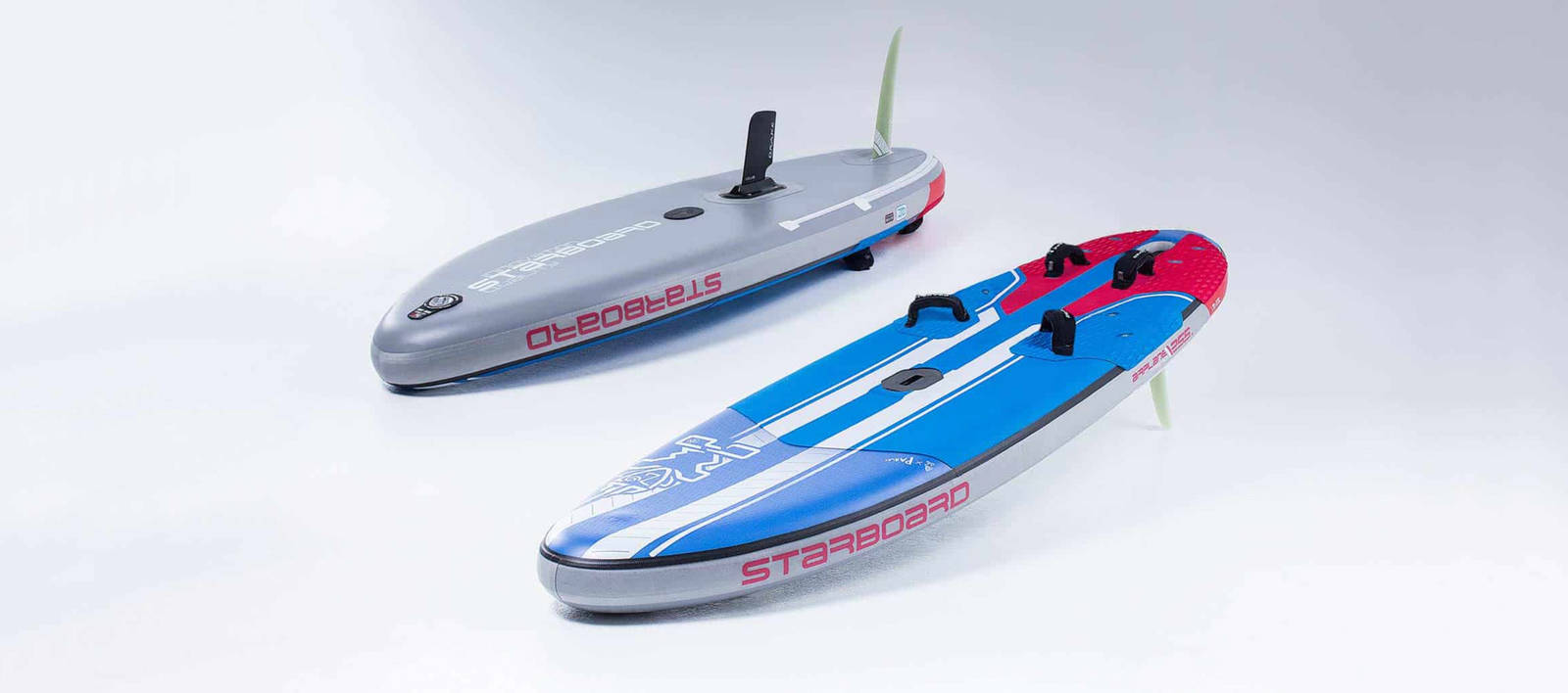 OPPBLÅSBART: Har du ikke plass, vil et oppblåsbart windsurfingbrett være løsningen. Nå fungerer de beste (her en Starboard Airplane) faktisk såpass bra at du både kan plane og jibbe med de. Starboard Airplane