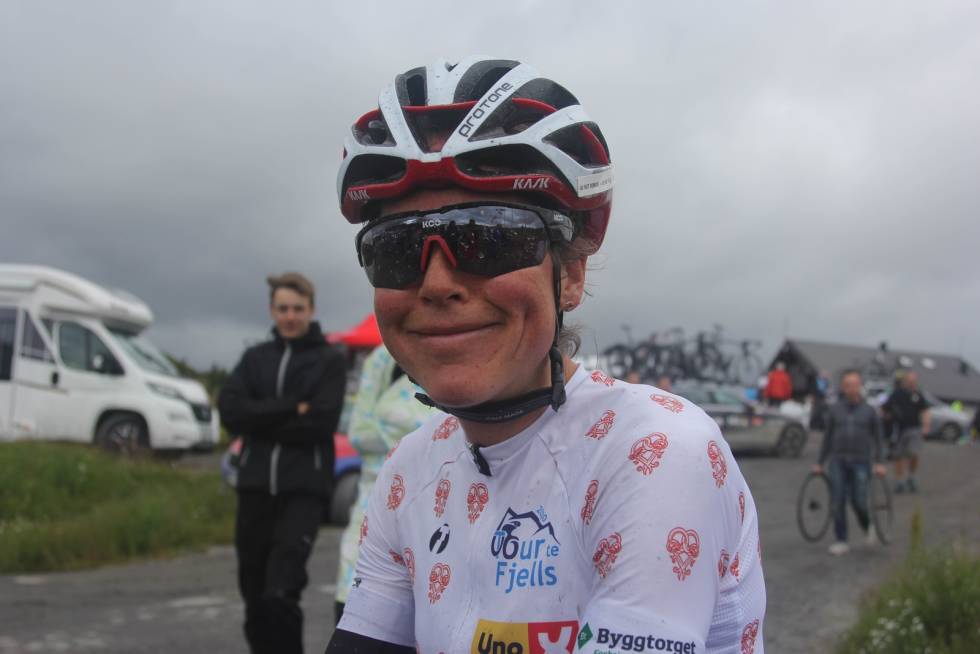 ENDELIG: Etter to dager med tredjeplasser tok Ingrid Lorvik seieren på lørdagens fjelletappe med overlegen margin. Dermed var klatretrøya hennes til odel og eie, og hun overtok sammenlagtledelsen. Foto: Ingeborg Scheve Tour te fjells 2020