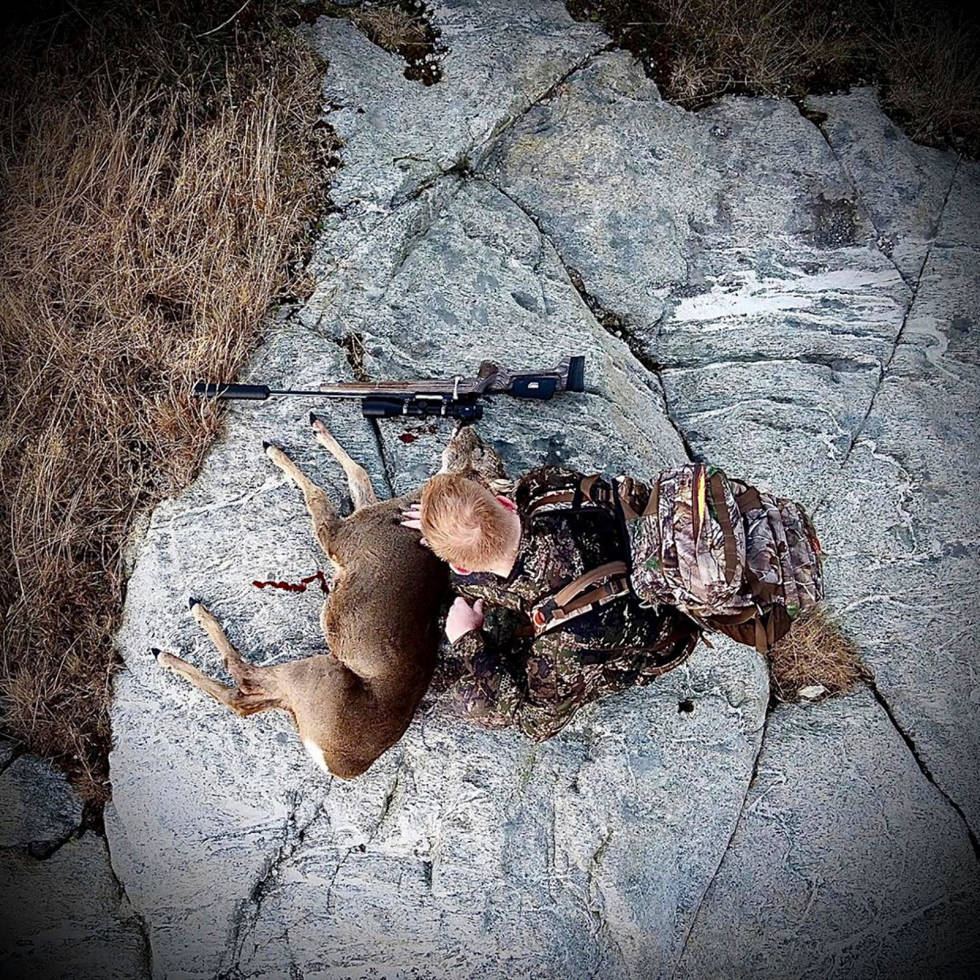 @kystjegern: Rådyrjakt et steinkast fra hytteveggen #rådyrjakt #norgesjegere #ecostrike #kkcofnorway #svemko #zeiss #tikkat3x #jeger #instahunt #jaktogfiskeglede #mittfriluftsliv #roedeerhunting #drone Instajeger-Februar-2020-12
