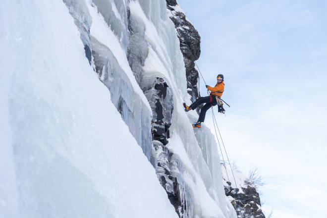 Lars Petter Lænn returnerer ned en av linjene på Langsetfeltet. hemsedal isklatring