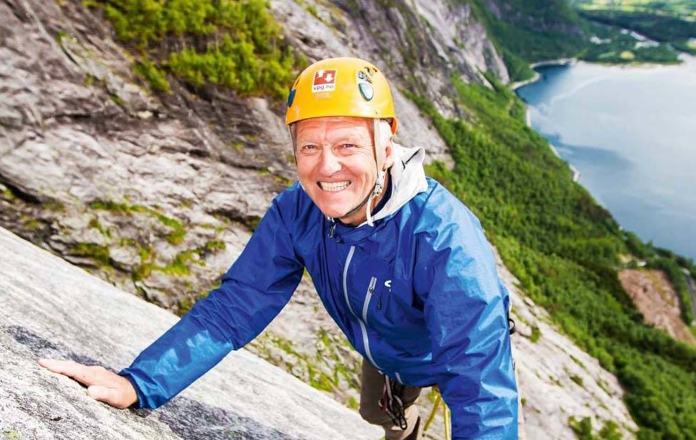 BRATT FRILUFTSLIV: Her på vei ned igjen fra fjellet Stemshesten på Fræna. Foto: Terje Aamodt Iver-Gjelstenli-6