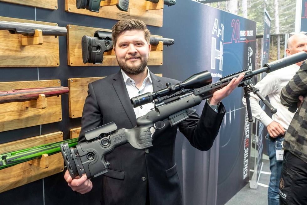 WARG UTEN VEUM: Komposittstokken fra GRS retter seg mot langholdsskytterne, ifølge Eivind Kongsvik. IWA-outdoor-classic-messe-8
