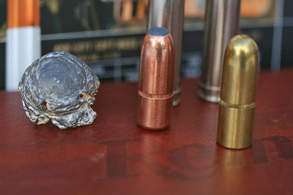 SLAGKRAFT: Noen situasjoner krever sin kule. Her er noen som duger til stort og farlig vilt. Jaktammunisjon-Riflepatroner-Test-4