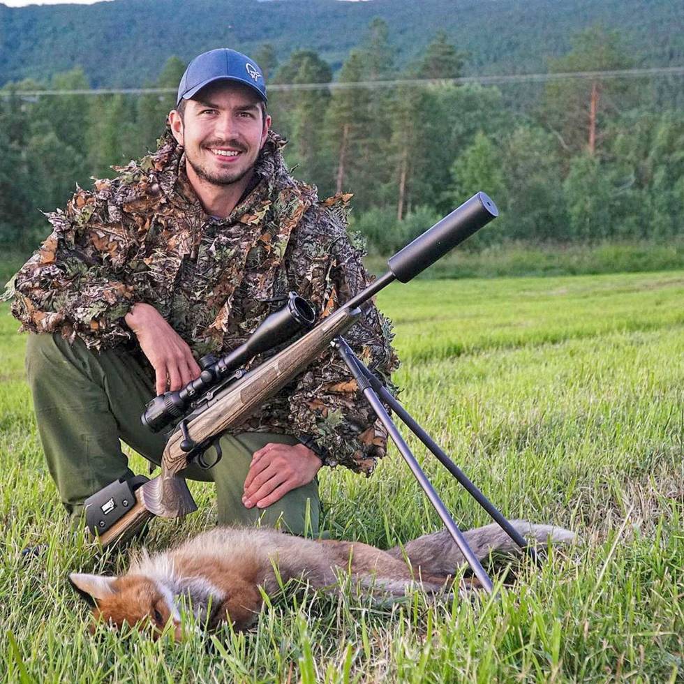 @jaktinord: 27.juli klaffet det igjen! Revejakt i nord er bare fantastisk! Her kan man jakte hele natta #liveterbestute #jegerhundogvåpen #norgesjegere #outdoorsman #nordichunter #jaktfiskeogfriluftsliv #huntingtrip #welcometonature #jaktogfiskeglede #friluftsliv jaktinord