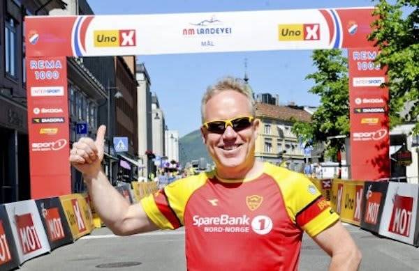 TOMMEL OPP: Sørnes var rittleder under NM i Bodø, da Edvald vant. Foto: Bodø CK. Jan oddvar sørnes