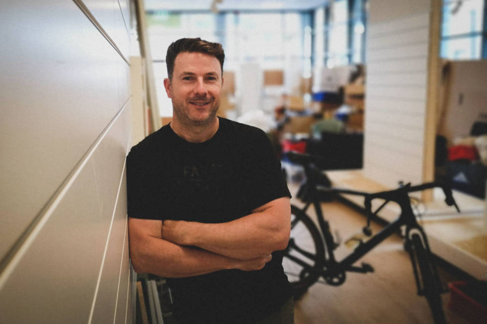 FORNØYD: Jeff Webb i Fara er fornøyd med veksten, og søker nå etter investorer for å nå globalt med merkets nye sykkel. Foto: Henrik Alpers. jeff-webb