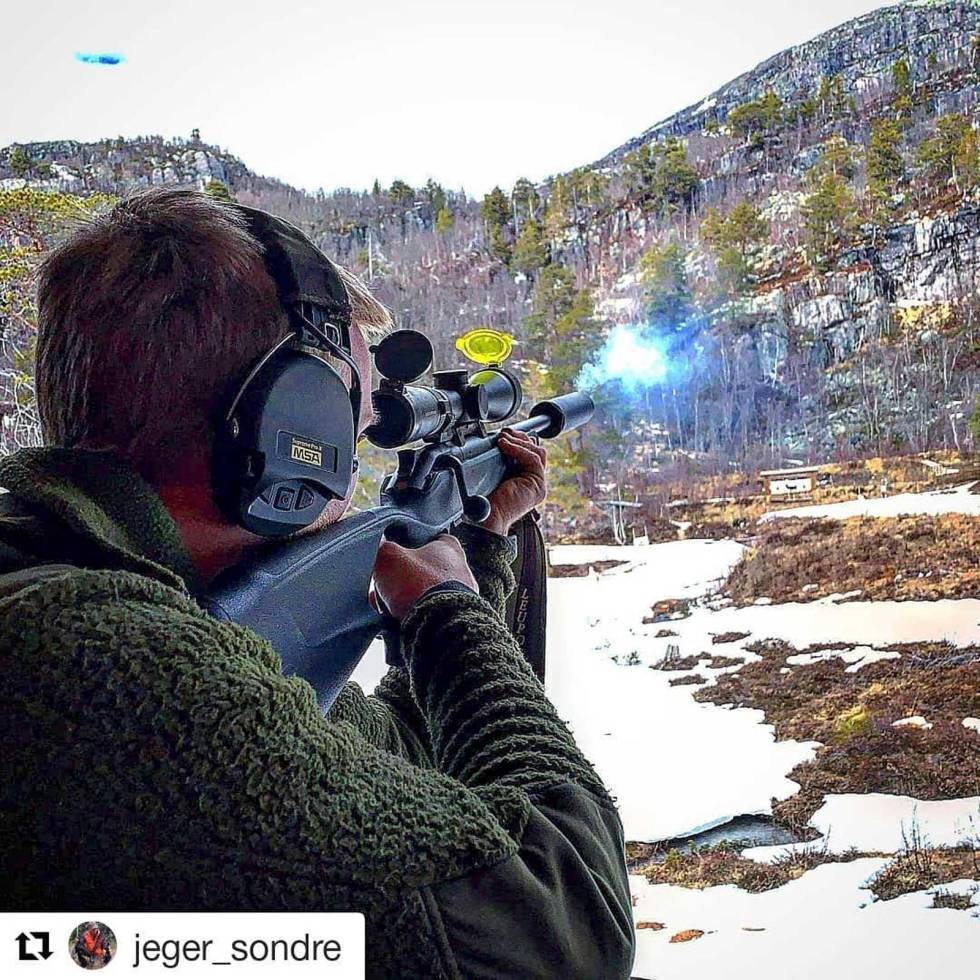 @jeger_sondre: Great when the shooting range is open every day this week. Been shooting my Blaser R8 the last days, and planning on having some rounds with the shotgun on the clay range this week too jeger_sondre