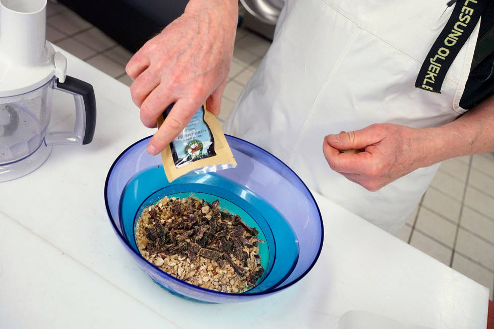 Tursnacks: Vei opp nøtter, rosiner og ch'arki. Jegermat-Pemmikan-Charki-6