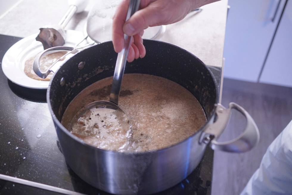 Fett nok: Smelt spekket og la vannet fordampe, men hold nøye øye med kjelen! Jegermat-Pemmikan-Charki-8