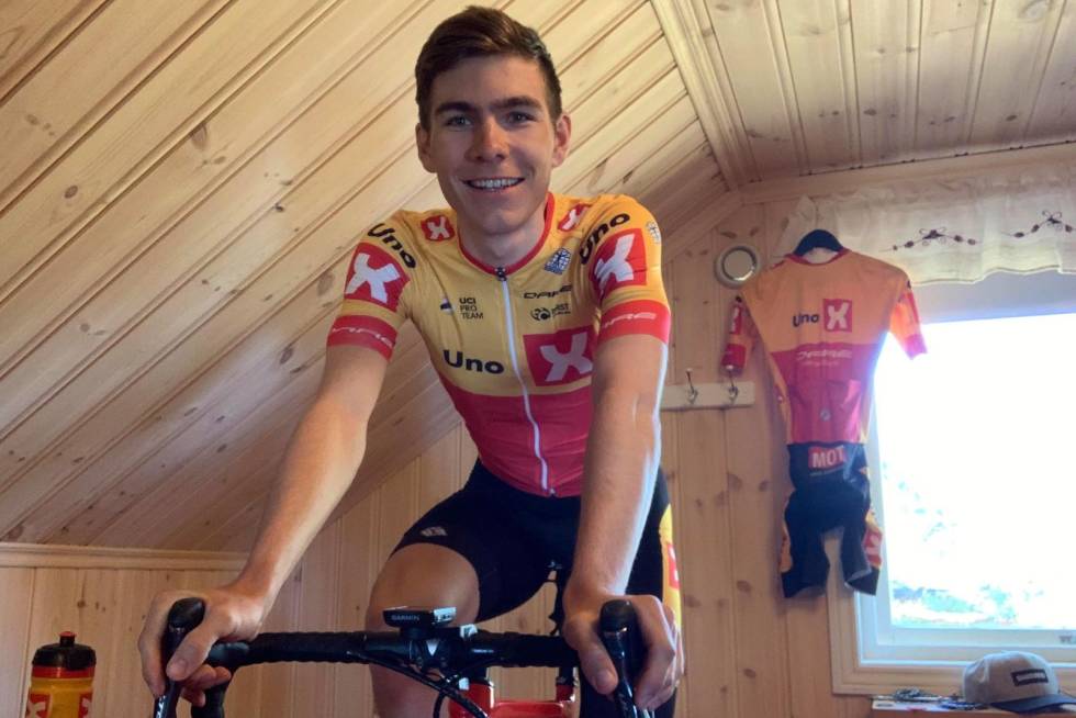IVRIG: Jonas Iversby Hvideberg fra Uno-X er en av proffene som har blitt hekta på Zwift. Jonas Iversby Hvideberg Zwift