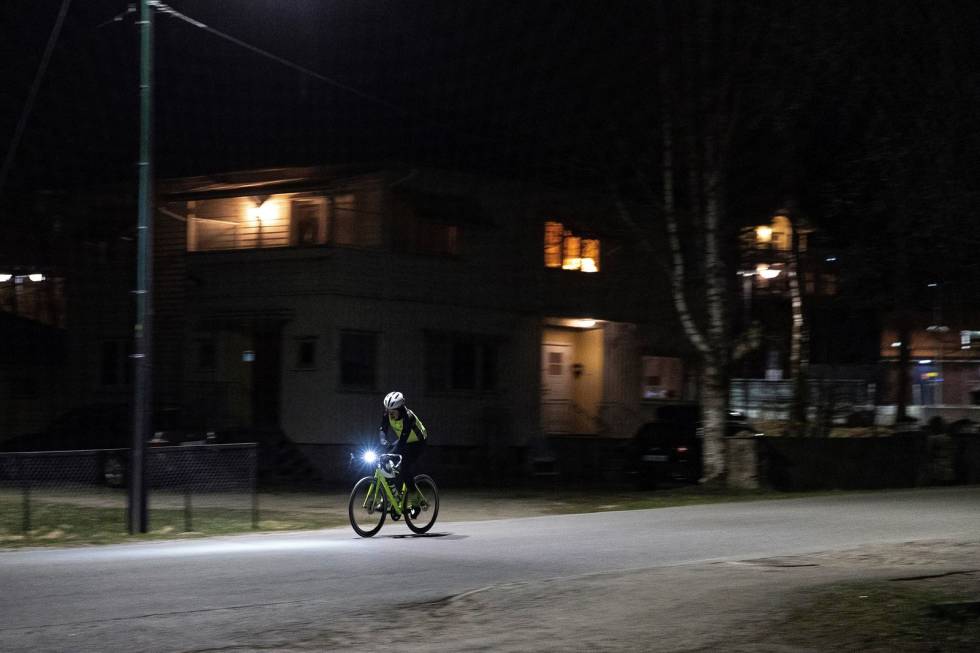 NATTSKIFTET: Skal du sykle langt må du nødvendigvis holde på en natt. Eller to. jonas orset setter rekord i 24-timers sykling