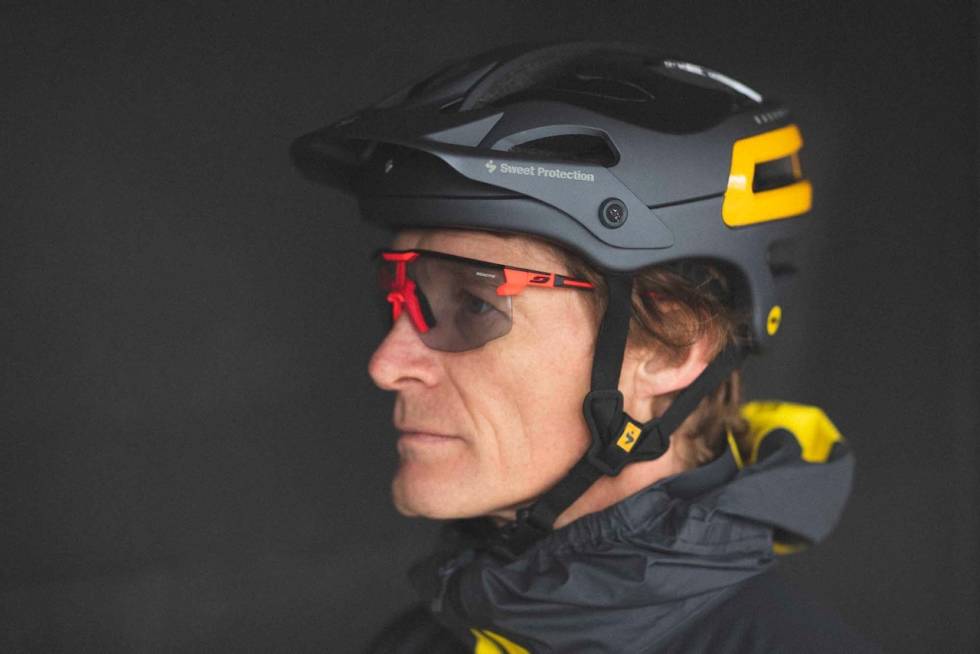 SPISSE PINNER: Ørestengene på Julbo Ultimate er lange og føyelige. Foto: Kristoffer H. Kippernes Julbo Ultimate REACTIV