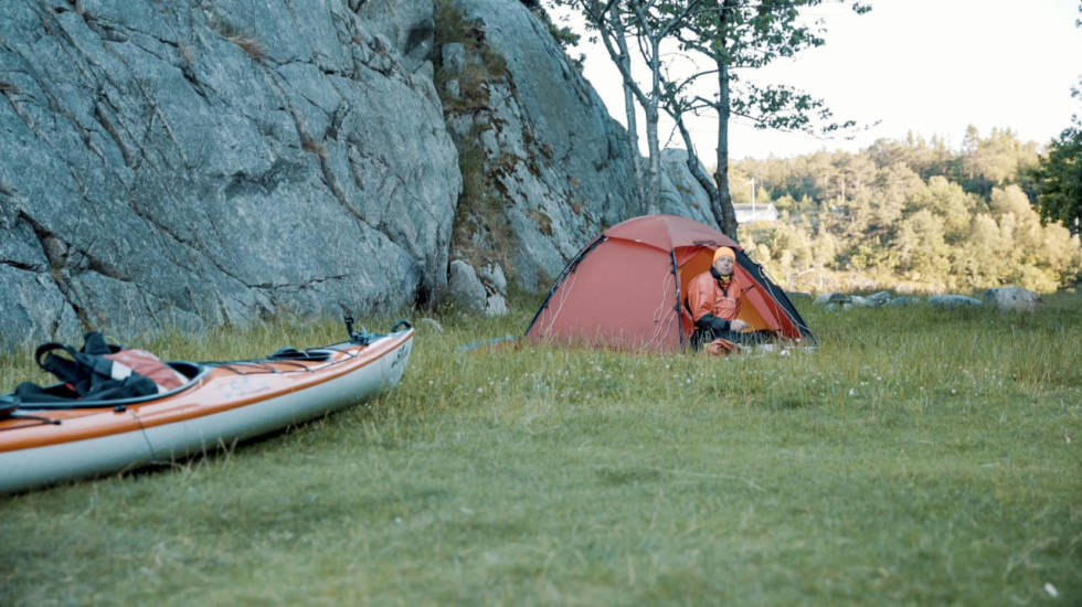 MED KAJAKK: Telt og padling er en fin kombinasjon. campingliv