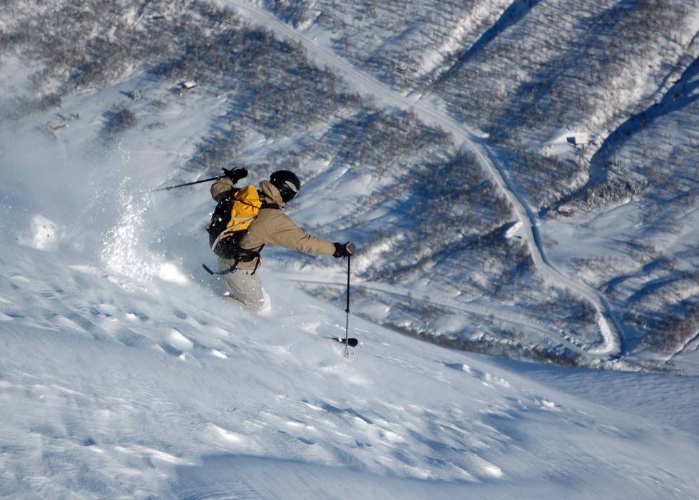 Skileik fra Kalvgjeltinden. Foto: Bjørn Magne Øverås Kalvgjeltinden-Toppturer-i-Romsdalen-2