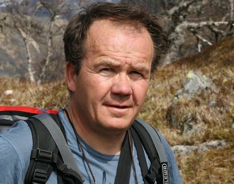 KRITISK TIL ÅRETS EVEREST-TURISME: Jon Gangdal mener at oksygenet på ekspedisjonene burde blitt brukt til pasienter i Kathmandu. Kangchenjunga-boka-Gangdal-svarer-paa-kritikken-crop1280