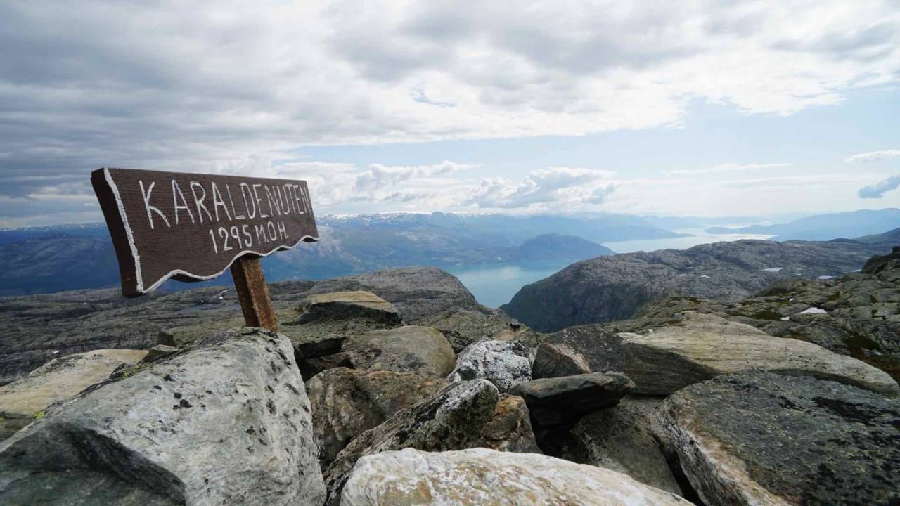 Denne vakre fotturen gjer nydelig utsikt. Foto: Sverre Kvitne Karaldenuten
