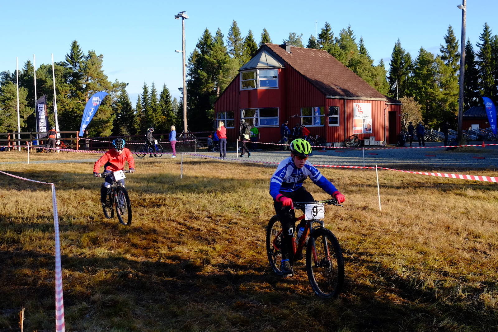 I GANG: På vei over gresset. Foto: Benjamin Werner Trønderkross 2019 i bilder Foto: Benjamin Werner