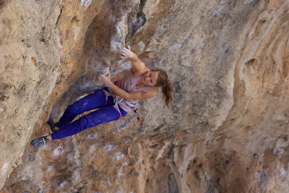 Redpoint: Tina Johnsen Hafsaas på Polifemo (7c). Foto: Henning Wang Klatreparadis-Kalymnos-2